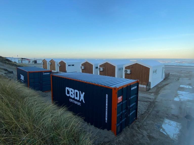 Opslagcontainers op het strand | CBOX Containers