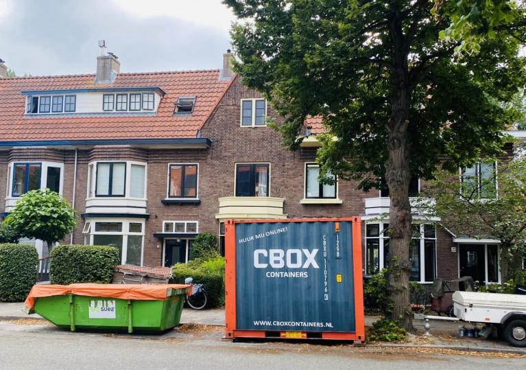 Kleine opslagcontainer voor de deur bij verbouwing | CBOX Containers