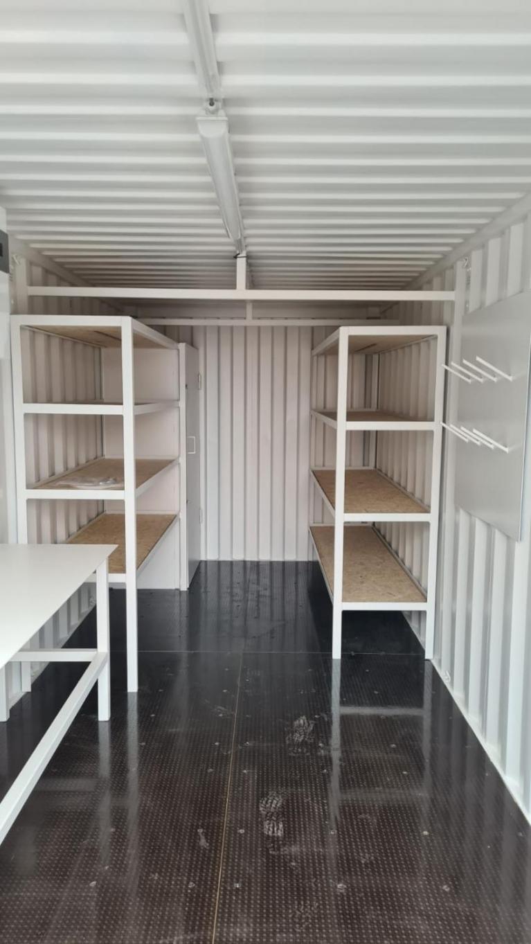 Stellingkast in werkplaatscontainer | CBOX Containers