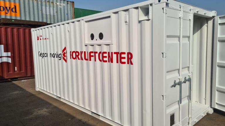 Mobiele werkplaatscontainer in bedrijfsbranding | CBOX Containers