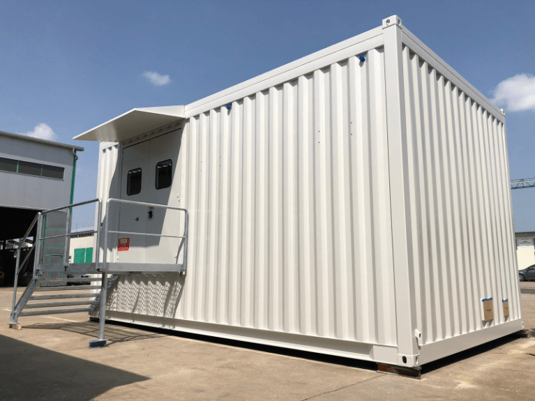 Extra grote container in gebruik als control room | CBOX Containers
