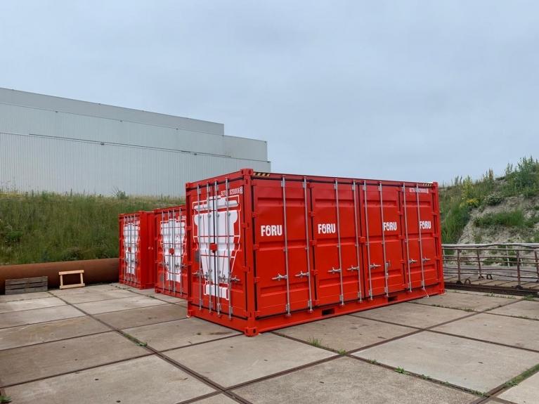 Fullside access containers met logo | CBOX Containers
